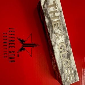 The Gloss by: Jeffree Star shade: Six feet under